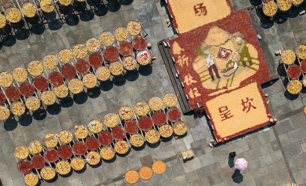 这是呈坎古村内的晒场（9月11日摄，无人机照片）。新华社发（施亚磊 摄）