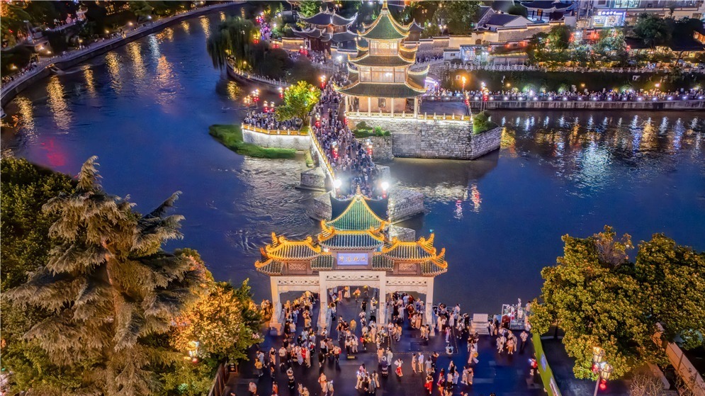 人气旺 文旅热 消费兴——中国暑期经济“热”力四射