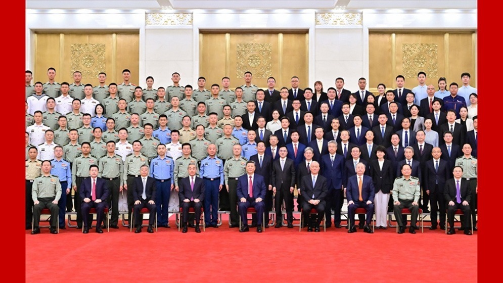 习近平亲切接见中国人民抗日战争暨世界反法西斯战争胜利80周年纪念活动筹办工作各方面代表