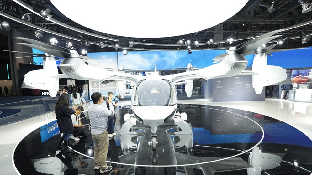 第八届进博会丨在进博会看未来出行多元场景