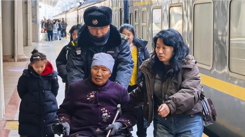 新春走基层丨在春运，看见行进的中国