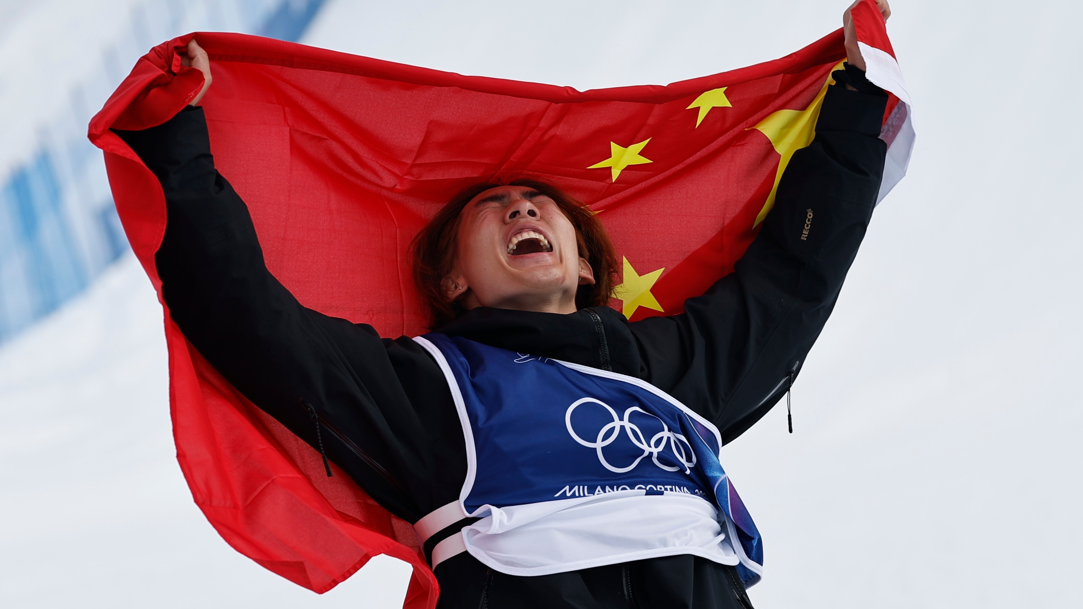 冰雪白，冬奥金，中国红！