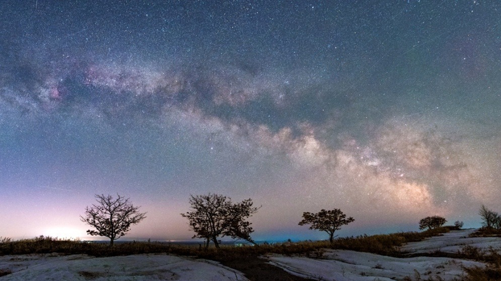 星空相册丨春夜抬头看：“银河拱桥”正悬空