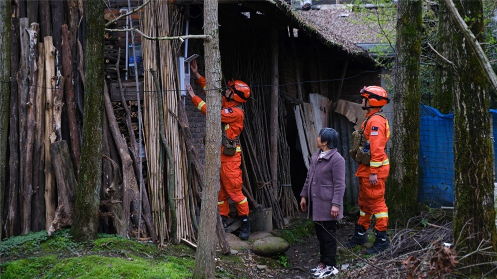 清明节前防火进行时