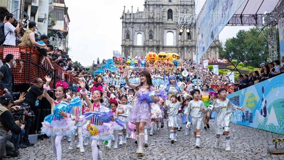 2026澳门国际幻彩大巡游欢乐上演