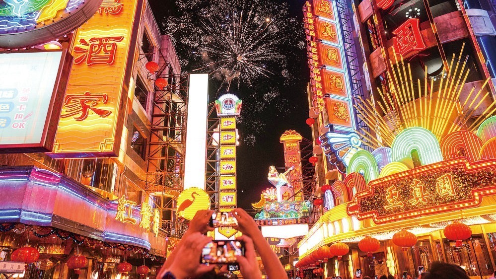 “电影之城”尽春晖——上海引领马年电影经济新风尚