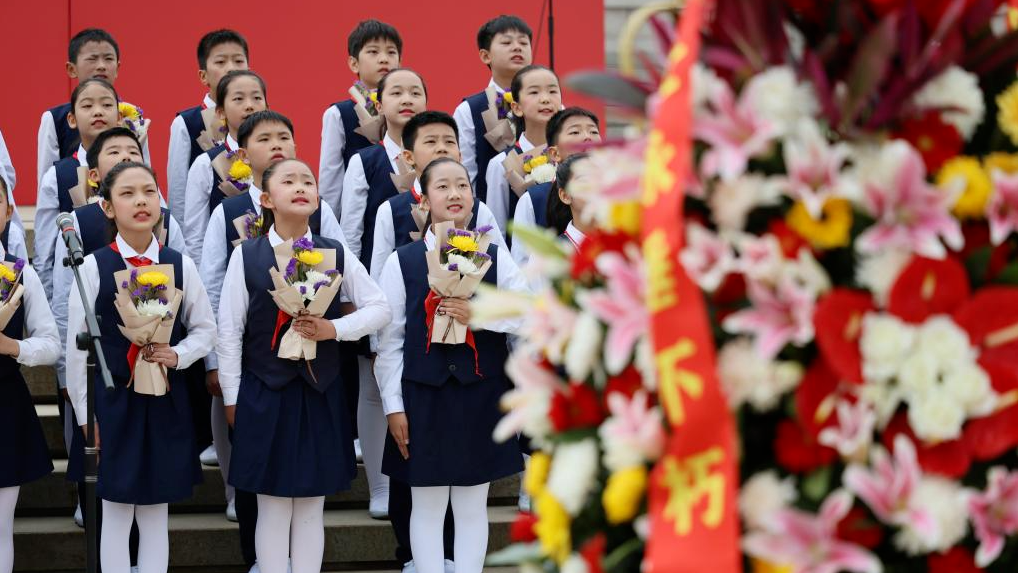 清明节前祭英烈