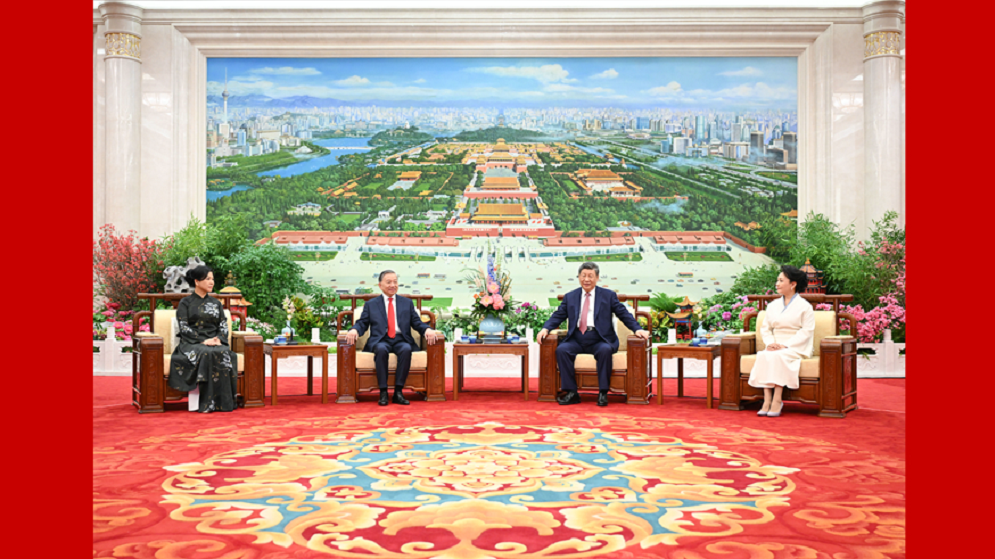 习近平夫妇同苏林夫妇亲切话别