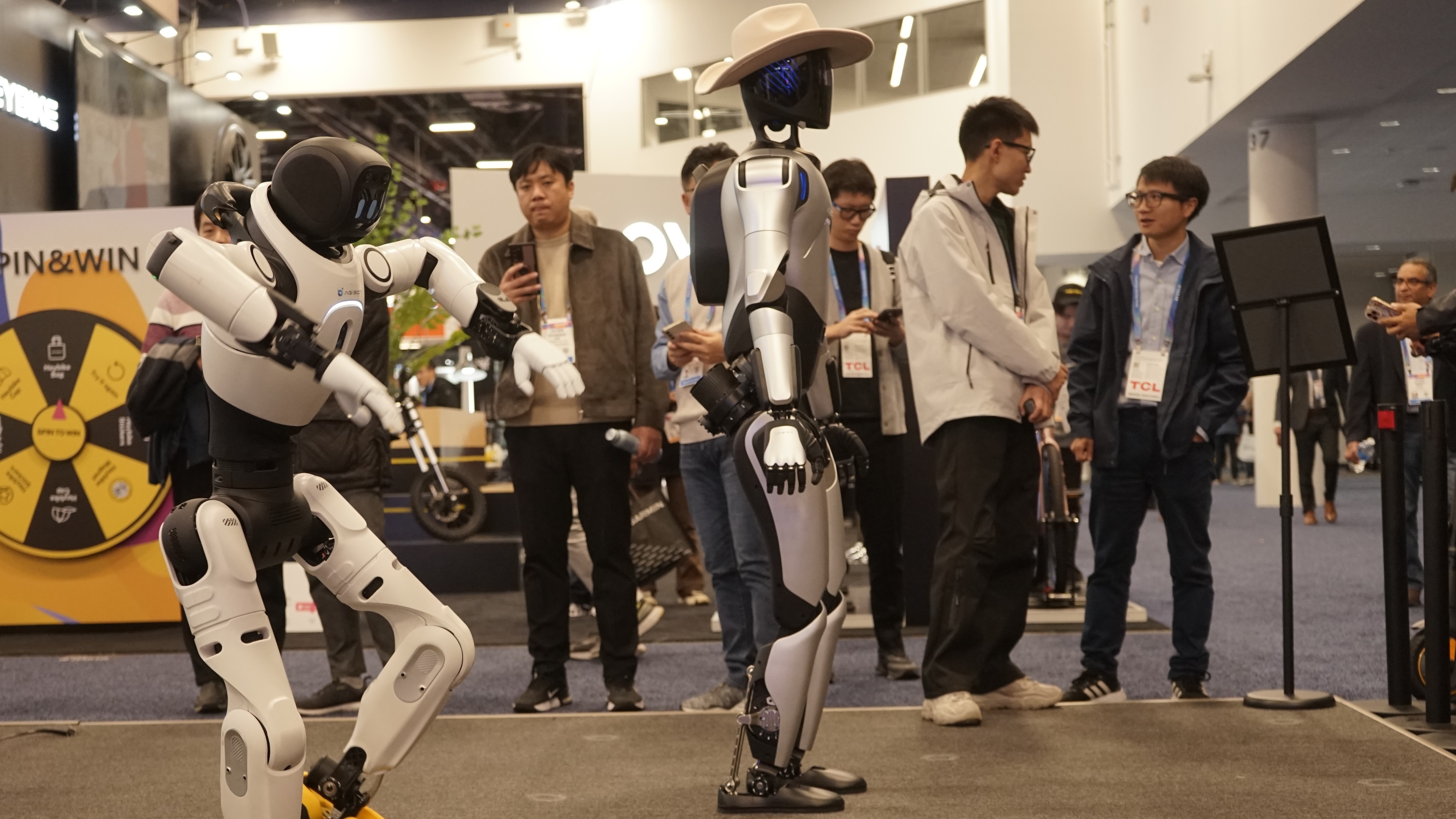 特稿丨人形机器人加速出海 中国硬科技增添新名片