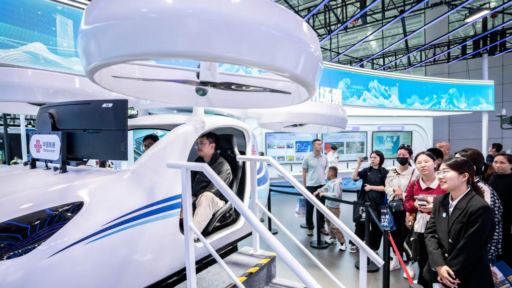 沉浸式体验数字峰会上的前沿科技