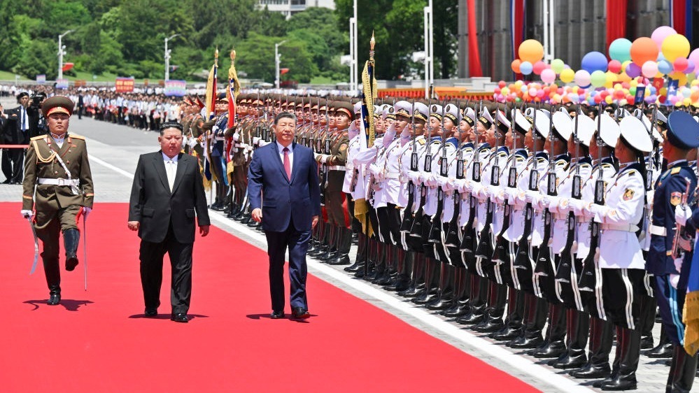 习近平出席金正恩举行的欢迎仪式