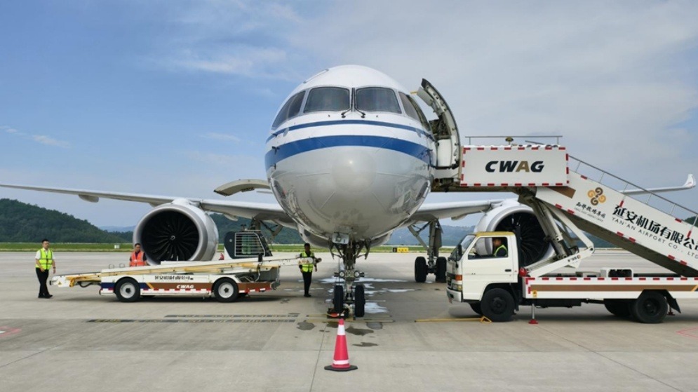 国产大飞机C919首飞延安