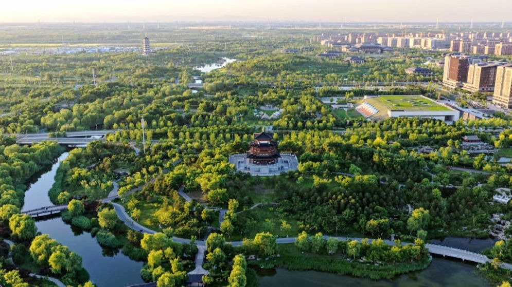 接续奋斗，向着更加伟大的胜利和荣光
