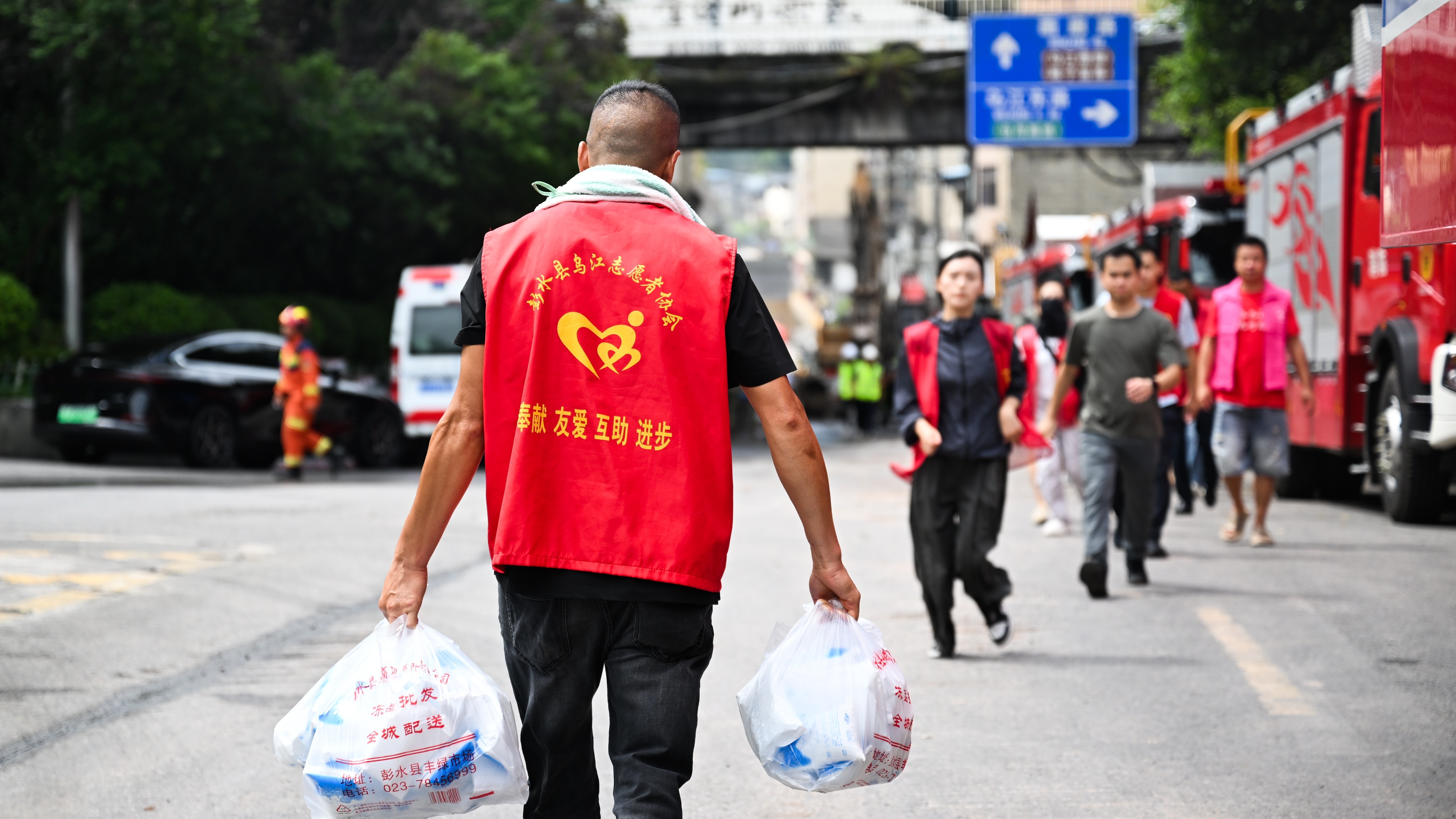 重庆彭水山体崩塌灾害救援汇聚“凡人微光”