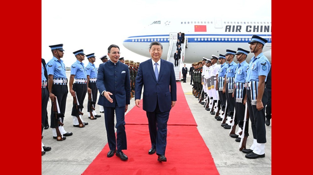 新华图讯丨习近平抵达新德里出席金砖国家领导人第十八次会晤