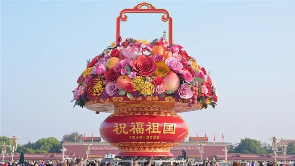 今天凌晨，天安门广场大花篮，亮相了！