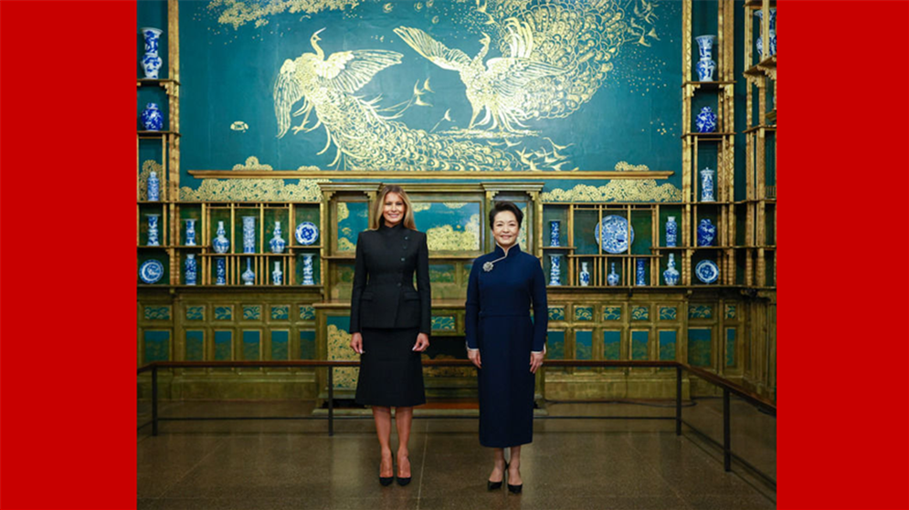 彭丽媛同美国总统特朗普夫人梅拉尼娅参观国立亚洲艺术博物馆