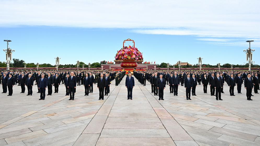 习近平等党和国家领导人出席烈士纪念日向人民英雄敬献花篮仪式