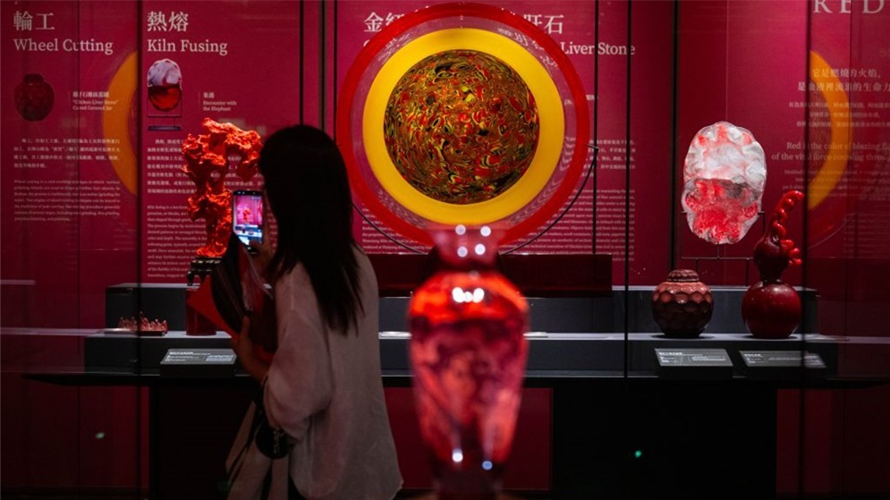 百余件古今琉璃珍品在澳门展出
