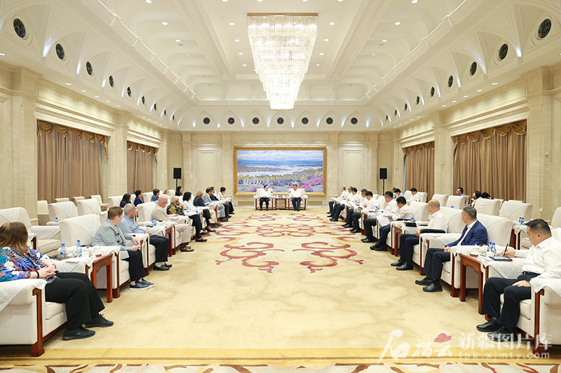 马兴瑞会见“世界汉学家看中国·新疆行”参访团一行