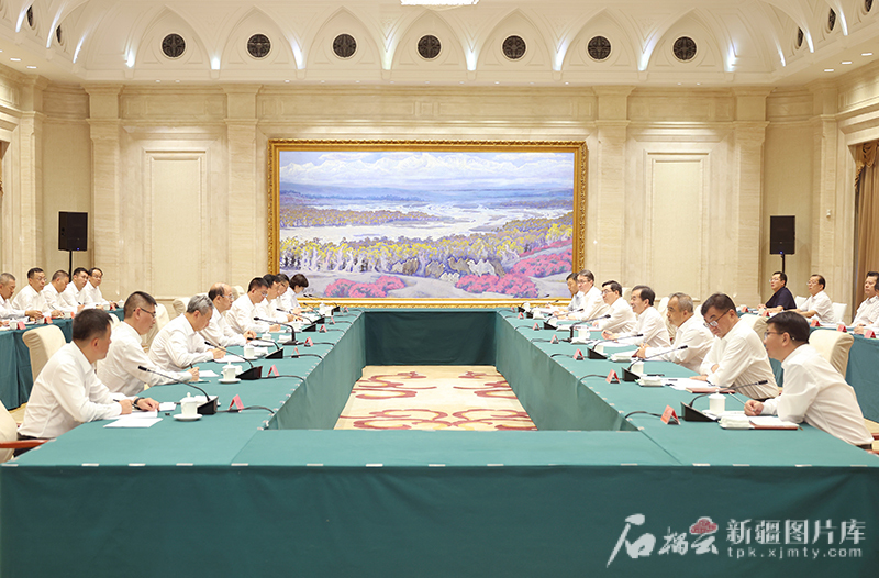 自治区与中国石油天然气集团合作机制第三次会议在乌鲁木齐举行
