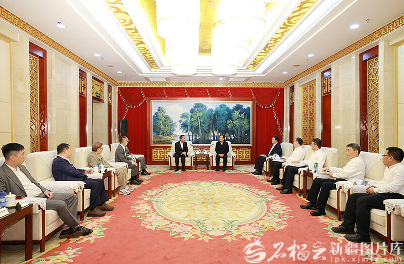 陈小江会见港区省级政协委员联谊会新疆参访交流团一行