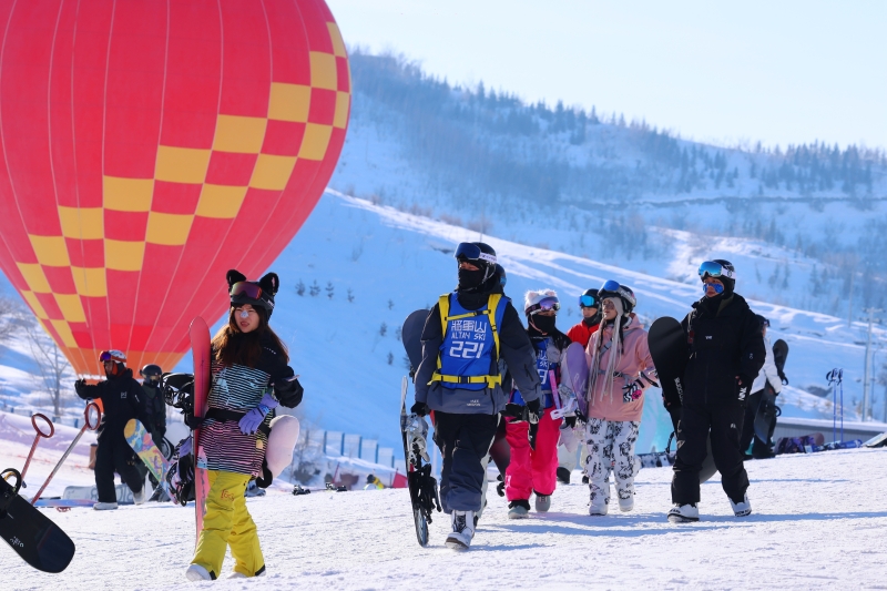 阿勒泰将军山国际滑雪度假区接待游客30万人次