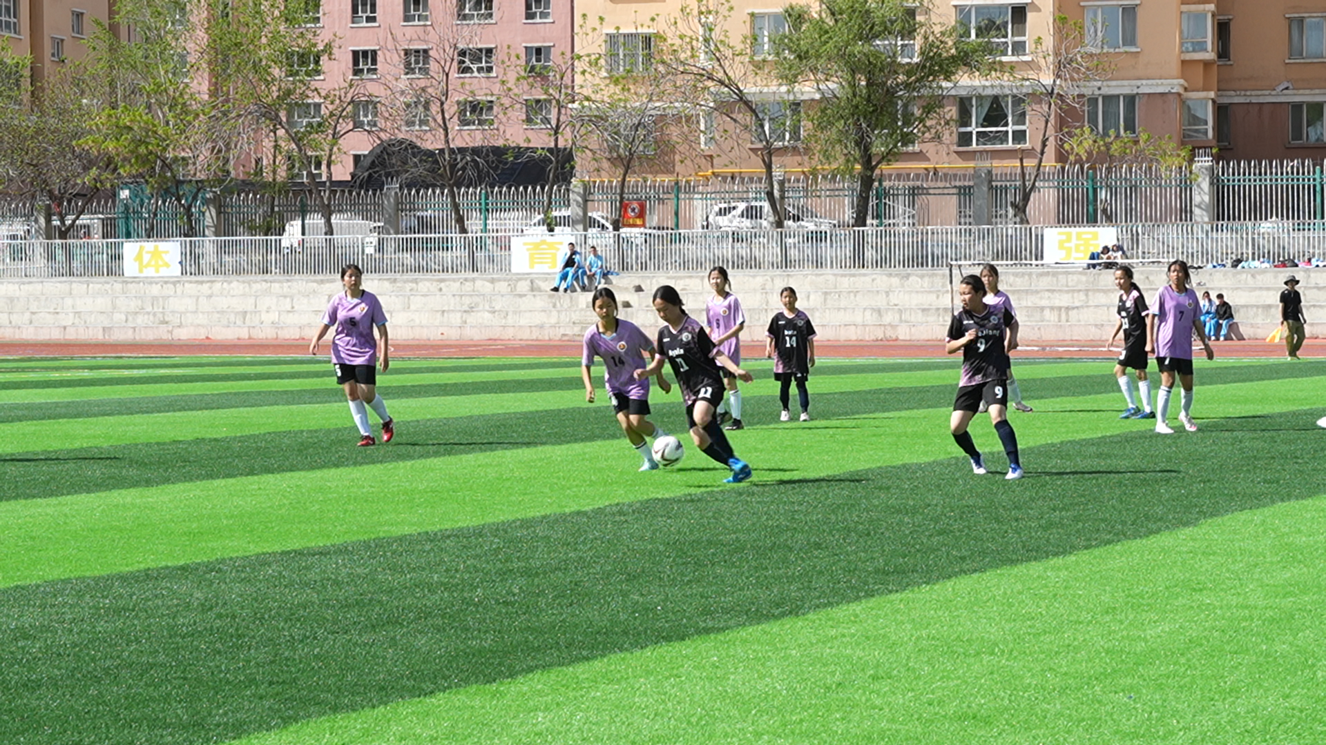 比赛充分体现了阿勒泰市青少年昂扬向上、永不言弃的精神风貌，让校园足球的活力与魅力尽情绽放。