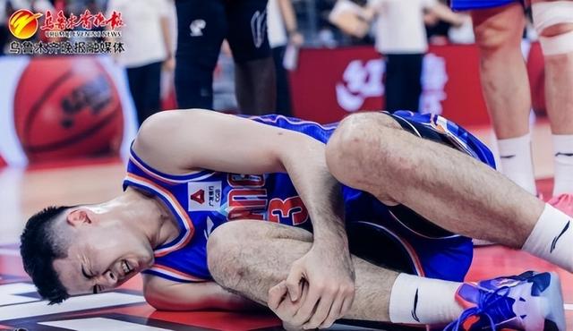 　　4月5日，CBA2022-2023赛季常规赛第三阶段新疆男篮对阵广东男篮比赛现场。新疆广汇男篮俱乐部供图