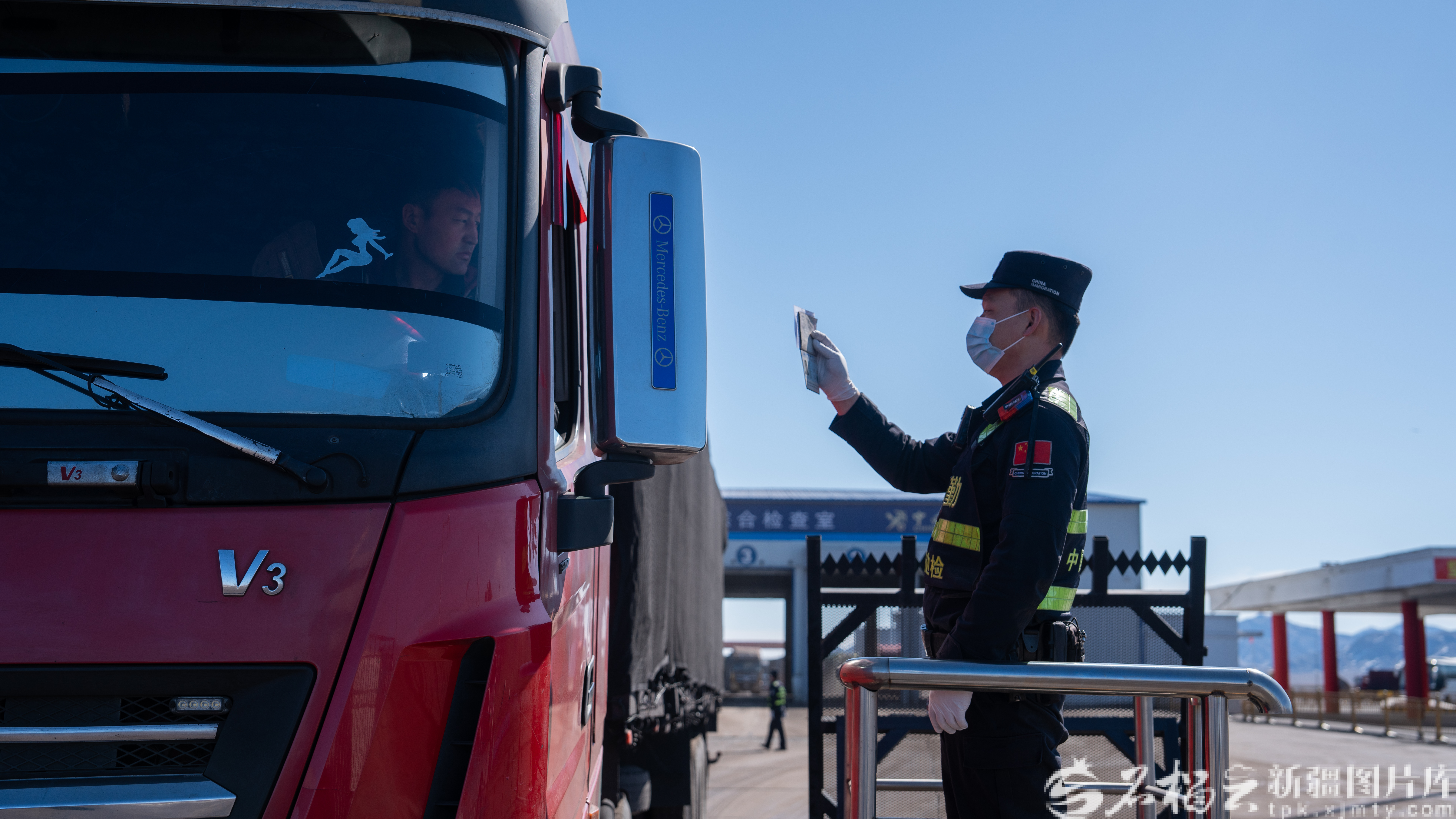 一季度塔克什肯口岸第三国出入境人员增长显著